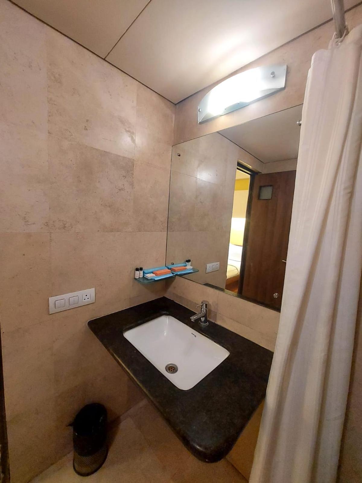 Whispering Palms Hotel Jaipur Buitenkant foto