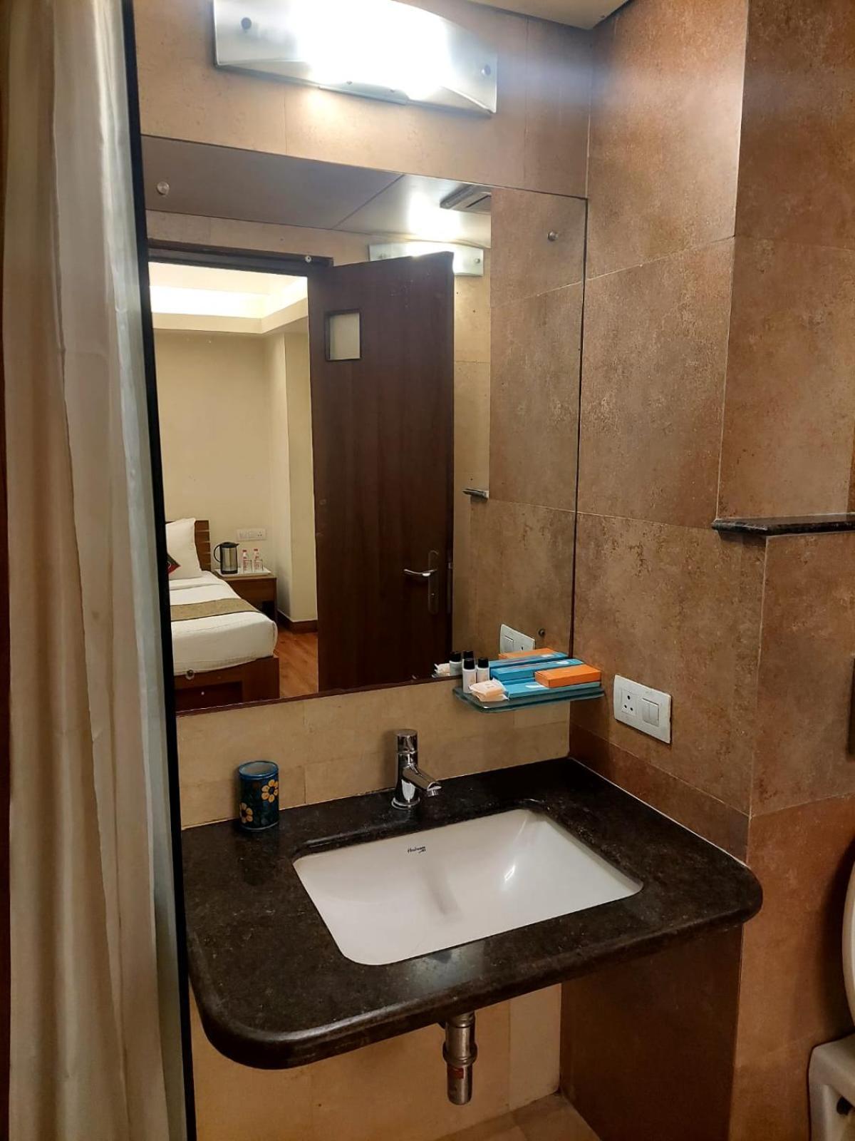 Whispering Palms Hotel Jaipur Buitenkant foto