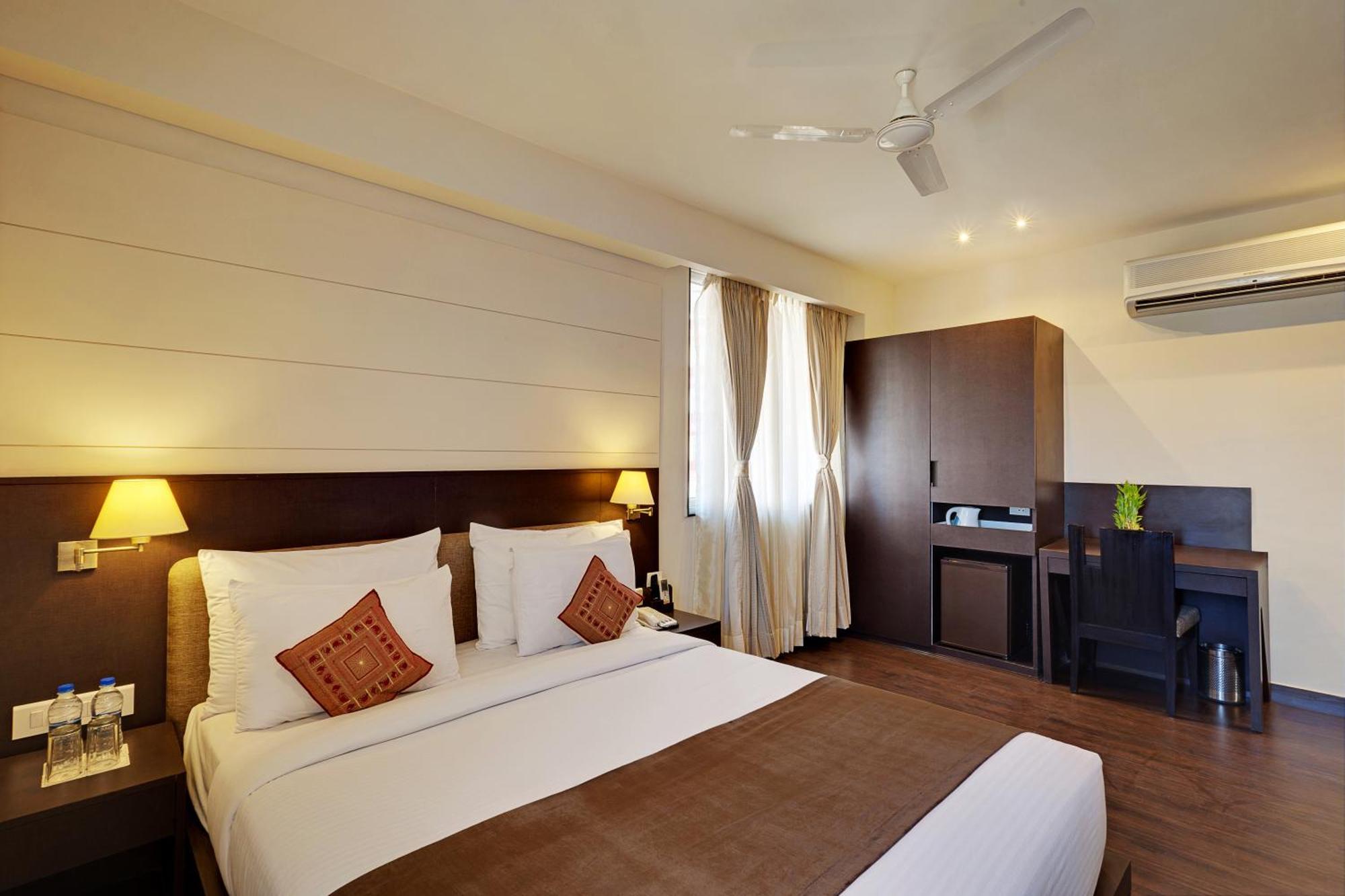 Whispering Palms Hotel Jaipur Buitenkant foto