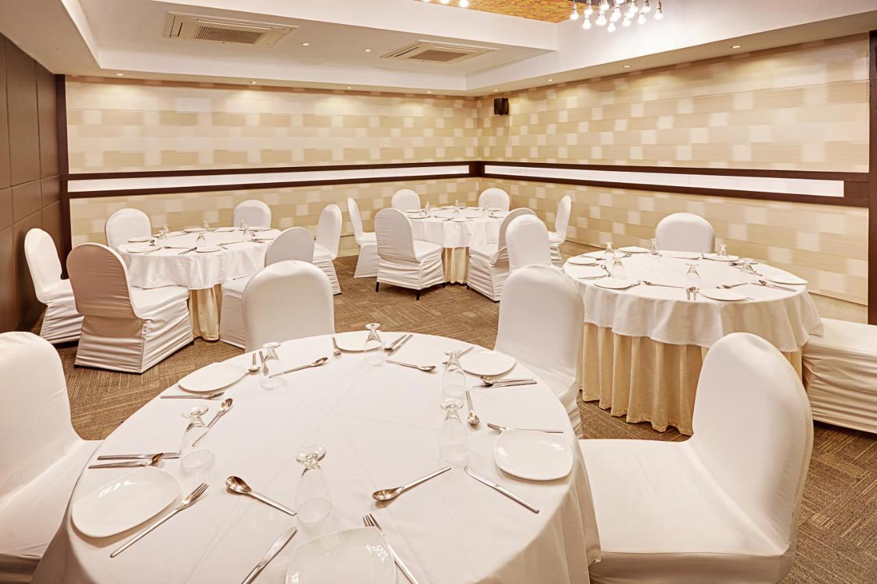 Whispering Palms Hotel Jaipur Buitenkant foto
