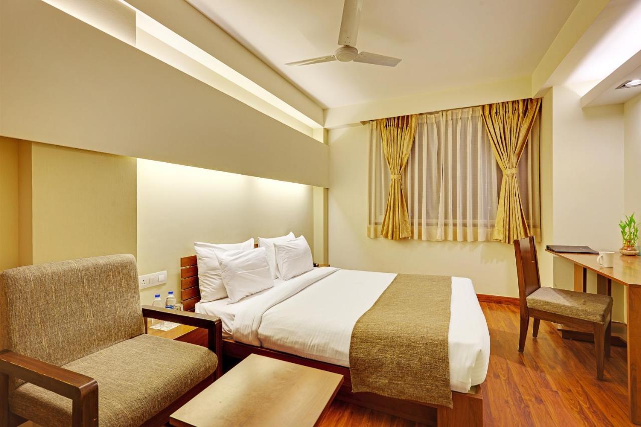 Whispering Palms Hotel Jaipur Buitenkant foto
