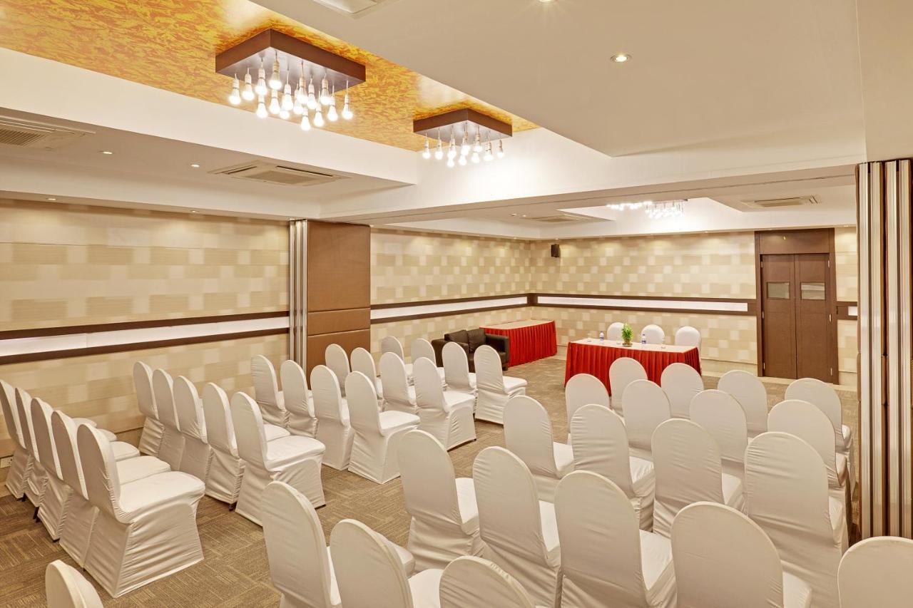 Whispering Palms Hotel Jaipur Buitenkant foto