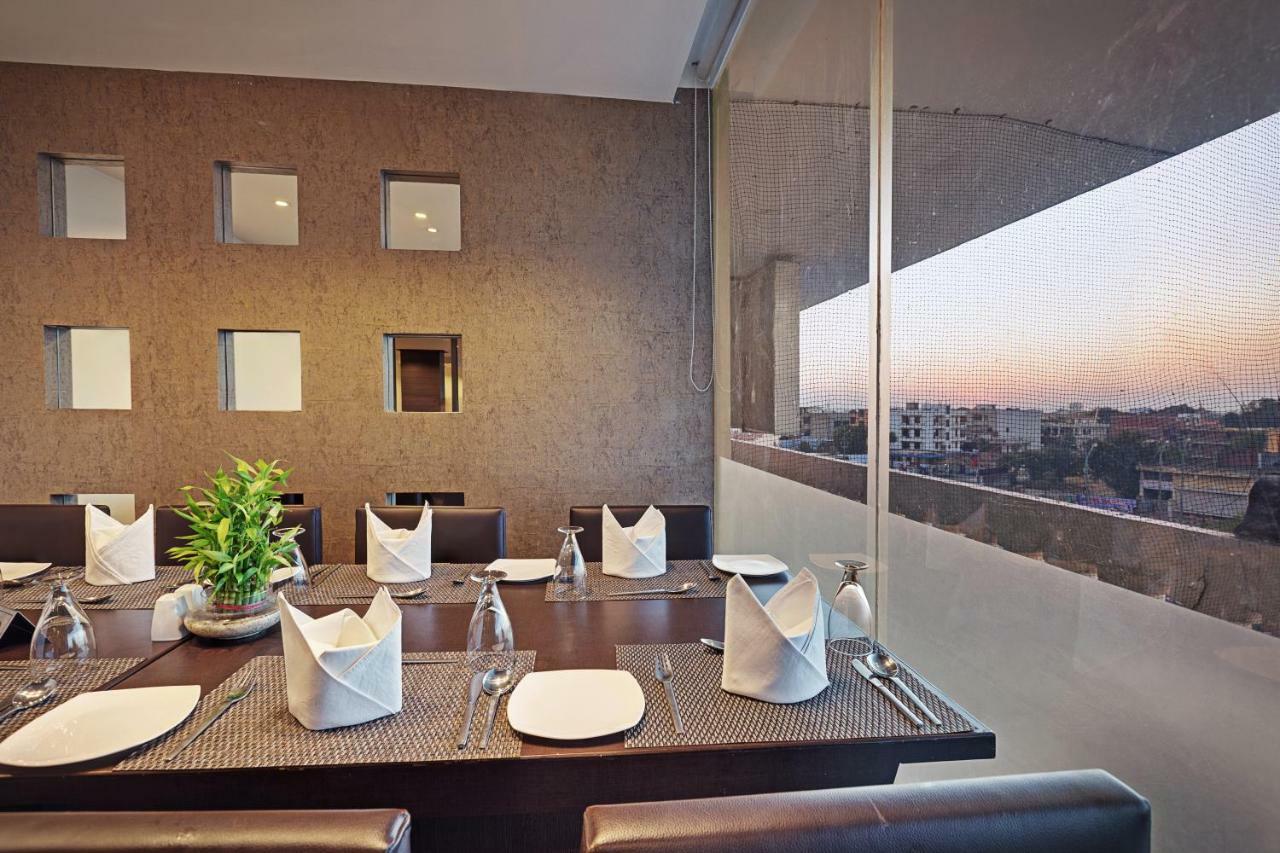 Whispering Palms Hotel Jaipur Buitenkant foto